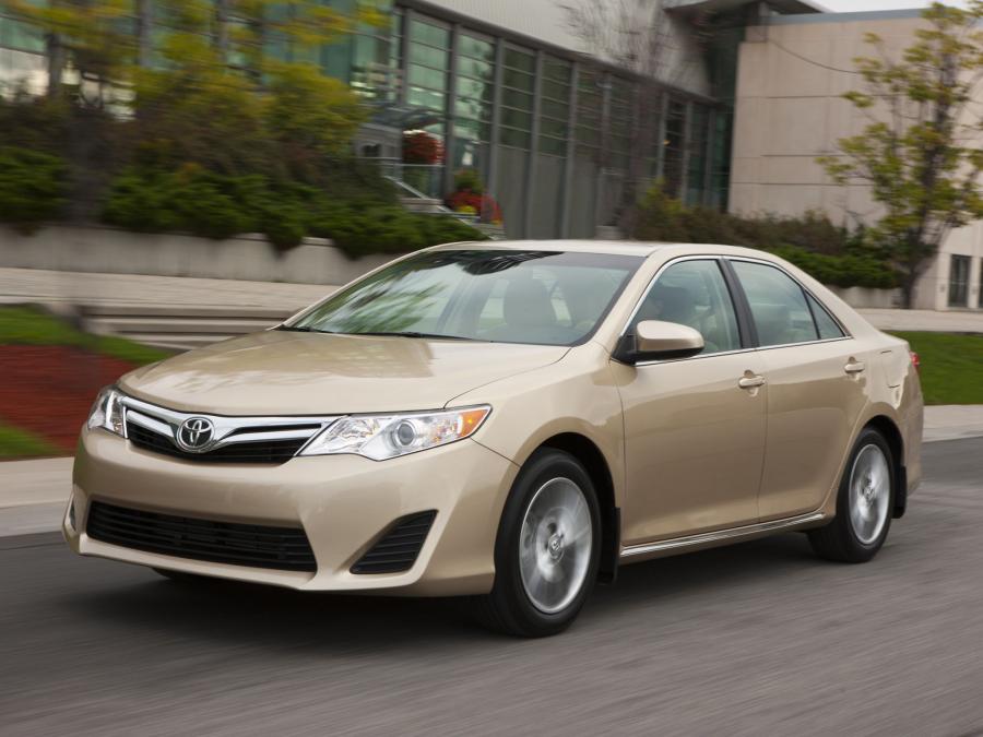  Toyota Camry LE 2011 года  (фото 2 из 10)